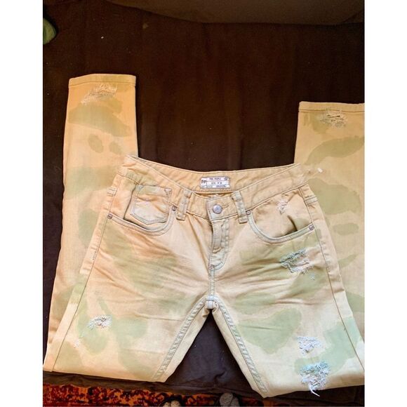 Free People Straight Camo Jeans NWOT - Picture 1 of 8